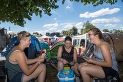 Auf dem Zeltplatz wird gejasst.(Bild: Eveline Beerkircher)