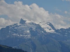 Natürlich schwitzen bei diesem hohen Temperaturen nicht nur wir Menschen, nein, es sind auch die Gletscher. Der stetige Rückgang am Titlis ist sehr gut erkennbar! Aufgenommen auf der Gummenalp. (Bild: Margrith Imhof-Röthlin (Gummenalp, 13. August 2018))