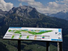 Geografie-Unterricht für Erwachsene im Freien und zwar auf der Gummenalp ob Wirzweli! (Bild: Margrith Imhof-Röthlin (Gummenalp, 12. August 2018))