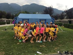 Amüsante Spielrunde beim Floorball Uri in Tenero. (Bild: Jasmin Gnos)
