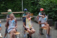 Die Pro-Natura-Jugendgruppe Luzern bei der «Fütterung» in Greifensee. (Bild: Basil Blum)