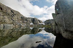 Kleines Seelein auf dem Weg übers Nägelisgrätli zum Rhonegletscher. (Bild: Marianne Schmid (Grimselgebiet, 12. August 2018))
