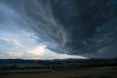 Kurz vor einem "scheinbar" heftigen Gewitter entstand dieses Foto bei Lommis. (Bild: Thomas Segenreich)
