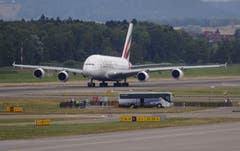 Emirates-Flieger A380 in Kloten. (Bild: Josef Müller, 13. August 2018)