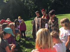 Der «Papst» war mit den Kindern der Jubla Dagmersellen nicht zufrieden, weil sie im Eutal den Gral nicht gefunden haben. (Bild: J. Lütolf)