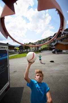 Flavio Penice beim Ballspiel. (Bild: Jakob Ineichen, 7. Juli 2018)
