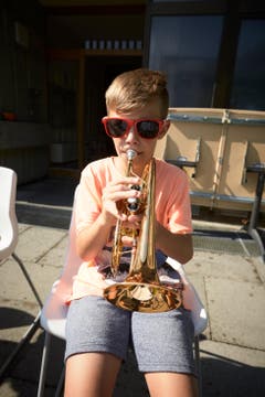Elias Wicki stösst ins Horn. (Bild: LZ-Fotograf Jakob Ineichen, 9. Juli 2018)