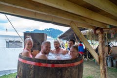 Entspannung im «LUpiter18»: Ein Fass wird zum Whirlpool. (Bild: Dimitri Gwinner v/o Sherpa)