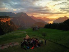 Sonnenuntergangsstimmung im Lager der Wölfli der Pfadi Isenringen Beckenried, oberhalb von Rickenbach SZ. (Bild: Jana Näpflin)