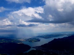 Ein Gewitter über Luzern. (Bild: Rolf Stocker (Stanserhorn, 17. August 2018))