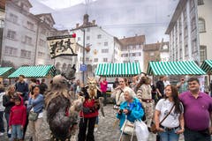 Auch die Wiler Tüüfelsgilde liess sich den Auftritt in St.Gallen nicht nehmen. (Bild: Urs Bucher)