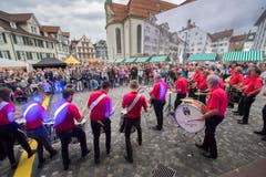 Die Stadttambouren Wil umrahmten die Eröffnung musikalisch. (Bild: Urs Bucher)