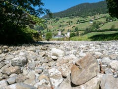 Kurz vor Alt St. Johann ist das Flussbett knochentrocken. Wer hier steht, riskiert keine nassen Füsse. (Bild: Sascha Erni)