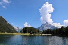 Der Gross und Chli Windgällen stehen kurz vor dem Ausbruch. (Xaver Husmann (Arnisee, 19. August 2018))