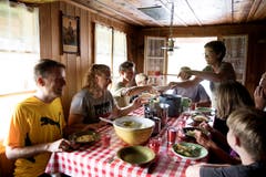 Das Zmittag (Spaghetti Bolo) ist hart verdient. Bild: Corinne Glanzmann (Flühli, 08. August 2018)