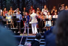 Die Kadettenmusik Zug auf der Hauptbühne. (Bild: Werner Schelbert (Zug, 24. August 2018))