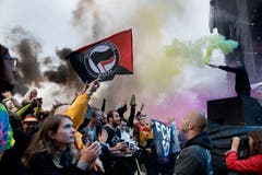 Die Toten Hosen auf der Allmend Luzern. Publikum, Fans während der Vorgruppe «Feine Sahne Fischfilet». (Bild: Corinne Glanzmann (Luzern, 25. August 2018))