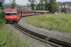 25. Juni 2007: Ein Zug der Appenzeller Bahnen in der Ruckhaldekurve. (Bild: Hannes Thalmann)