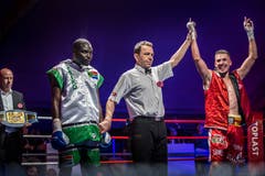 Boxing Night der World Boxing World Boxing Federation in der Bodensee-Arena Kreuzlingen. Meisterschaftskampf von Zino Meuli aus Horn gegen Tsiko Mulovhedzi aus Südafrika. Zino Meuli gewinnt gegen den Favoriten. (Bild: Andrea Stalder)