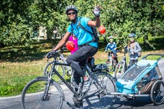 Die Stimmung war ausgelassen: Langgreut bei Egnach an Obstfeldern vorbei.