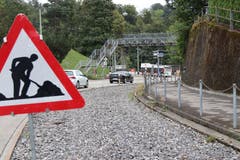 Die Fussgängerpasserelle am Eingang zum Quartierzentrum Riethüsli. (Bild: Reto Voneschen)