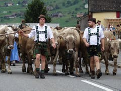 Senn Lars Müller (links) wird von Freunden aus seiner Heimat Allgäu auf dem Weg nach Gams begleitet. (Bilder. Hanspeter Thurnherr)