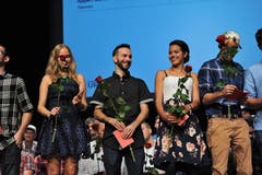 Am Samstag wurden im Theater Uri in Altdorf den Urner Lehrabgängern, die ausserkantonale Berufsschulen besucht haben, die Zeugnisse überreicht. (Bild: Urs Hanhart, Altdorf, 25. August 2018)