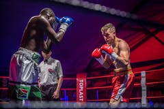 Boxing Night der World Boxing World Boxing Federation in der Bodensee-Arena Kreuzlingen. Meisterschaftskampf von Zino Meuli aus Horn gegen Tsiko Mulovhedzi aus Südafrika. Zino Meuli gewinnt gegen den Favoriten. (Bild: Andrea Stalder)