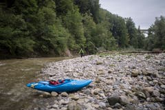 Der Kanuclub St.Gallen bei einer sogenannten 'Bachputzete', bei der das Ufer der Sitter von liegengelassenen Abfall gereinigt wird. (Bild: Benjamin Manser)