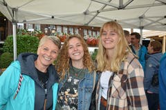 Anja und Céline Eberl sowie Aimé Kaufmann. Drei von rund 4000 Besuchern des Strassenfestes Spektakulair. (Bilder: Beat Lanzendorfer)