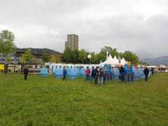 Noch sind die Wartezeiten kurz: Toiletten auf dem Konzertgelände. (Bild: Michael Graber)