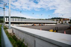 Die neue Sportschule Kriens. Im Vordergrund entsteht das neue Stadion. (Bild: Roger Grütter, 27. August 2018)