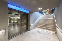 Der Eingang zur neuen Toilettenanlage des Hauptbahnhofs St.Gallen im Aufgang aus der Rathausunterführung zum Perron 1. (Bild: Hanspeter Schiess - 29. August 2018)