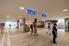 Wichtigste Neuerung im Hauptbahnhof ist vermutlich die Sanierung der Rathausunterführung, die heute erheblich heller und freundlicher als vor den Bauarbeiten ist. (Bild: Hanspeter Schiess - 29. August 2018)