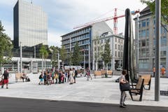 Der Kornhausplatz mit dem Lämmlerbrunnen. Er konnte hierhin zurückkehren, weil auf das ursprünglich vorgesehene Wasserspiel verzichtet wurde. (Bild: Hanspeter Schiess - 29. August 2018)