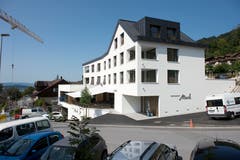 Die Aussenansicht erinnert an das ehemalige Lokal. (Bild: Maria Schmid ( Walchwil, 28. August 2018 ))