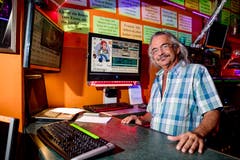 Roger Conti vom Karaoke Verein Rothenburg: «Es ist nicht wichtig, ob man singen kann oder nicht.» (Bild: Philipp Schmidli (Rothenburg, 28. Juli 2018))