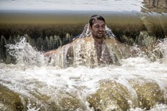 Die Tschechen finden in Flüssen eine Abkühlung. (Bild: Keystone)