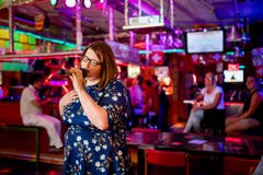 Diese Karaoke-Sängerin zeigt viel Gefühl. (Bild: Philipp Schmidli (Rothenburg, 28. Juli 2018))