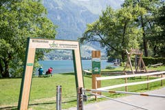 Wie dieser in Mols liegen alle Spielstationen direkt am Walensee mit einem Badestelle in unmittelbarer Nähe. (Bild: Mareycke Frehner)