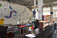 Bei der Sommerhitze wie ausgestorben: die leere City Boulder-Halle. (Bild: Stefan Welzel (Luzern, 19. Juli 2018))