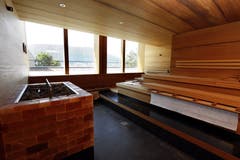 Eine der Saunas im Wellnessbereich.