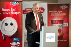 Im März 2016 spricht Konrad Graber als Verwaltungsratspräsident von Emmi während der Bilanzmedienkonferenz im Hotel Radisson in Luzern. Die Tätigkeit als Verwaltungsratspräsident will er nach seinem Abschied aus der Politik weiterhin wahrnehmen. (Bild: Eveline Beerkircher)