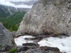 Bergbach mit Schmelzwasser inmitten einer schönen Natur. Aufnahme in Saas Fee. (Bild: Bruno Ringgenberg, 29. August 2018)