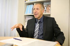Konrad Graber gibt im Oktober 2008 der damaligen Neuen Luzerner Zeitung ein Interview zum Hilfspaket des Bundesrats.(Bild: Manuela Jans)