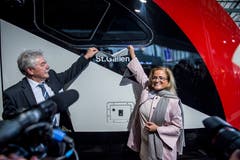 Stadträtin Maria Pappa bei der Einweihung des neuen Bombardier-Doppelstockzuges. (Bild: Beat Belser)