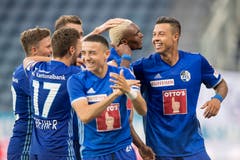 Blessing Eleke jubelt mit seinen Teamkollegen. (Bild: Pius Amrein (Luzern, 4. August 2018))