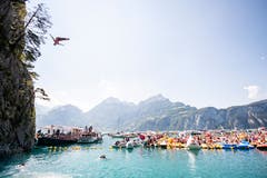 Tolle Kulisse für die Klippenspringer in Sisikon. (Bild: Romina Amato / Red Bull)