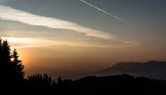Sonnenaufgang über der Stächelegg / Napf. (Bild: Stefan Kunz)