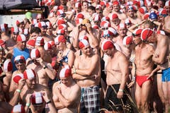 Grossandrang der Schwimmerinnen und Schwimmer beim Yacht-Club Sempach am Sonntag, 5. August 2018. (Bilder: Jakob Ineichen (Sempach, 5. August 2018))